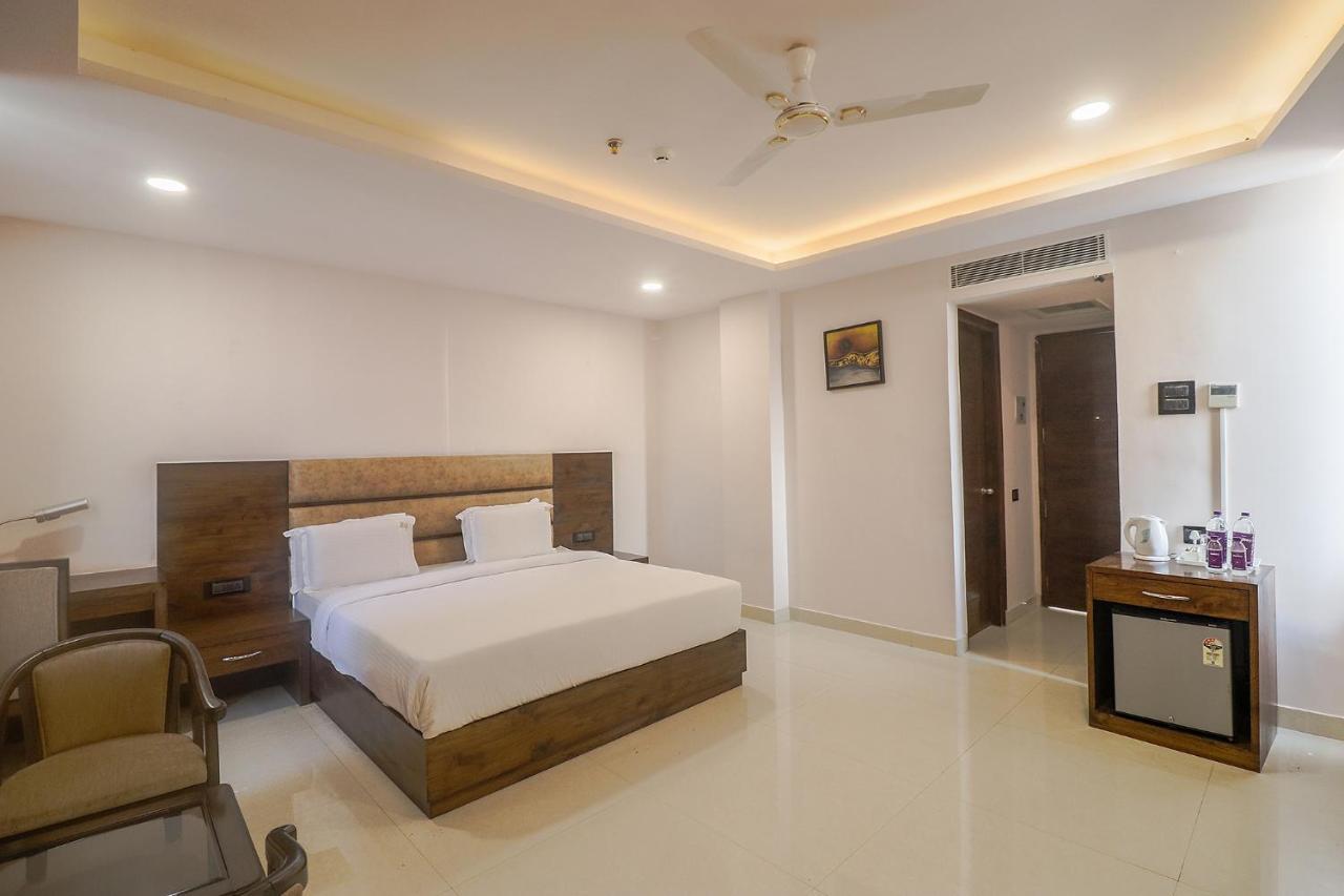 Fabhotel Mid Town Grand Panchkula Esterno foto