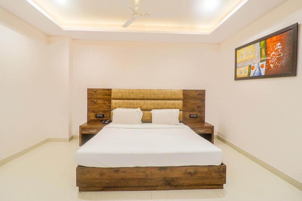 Fabhotel Mid Town Grand Panchkula Esterno foto