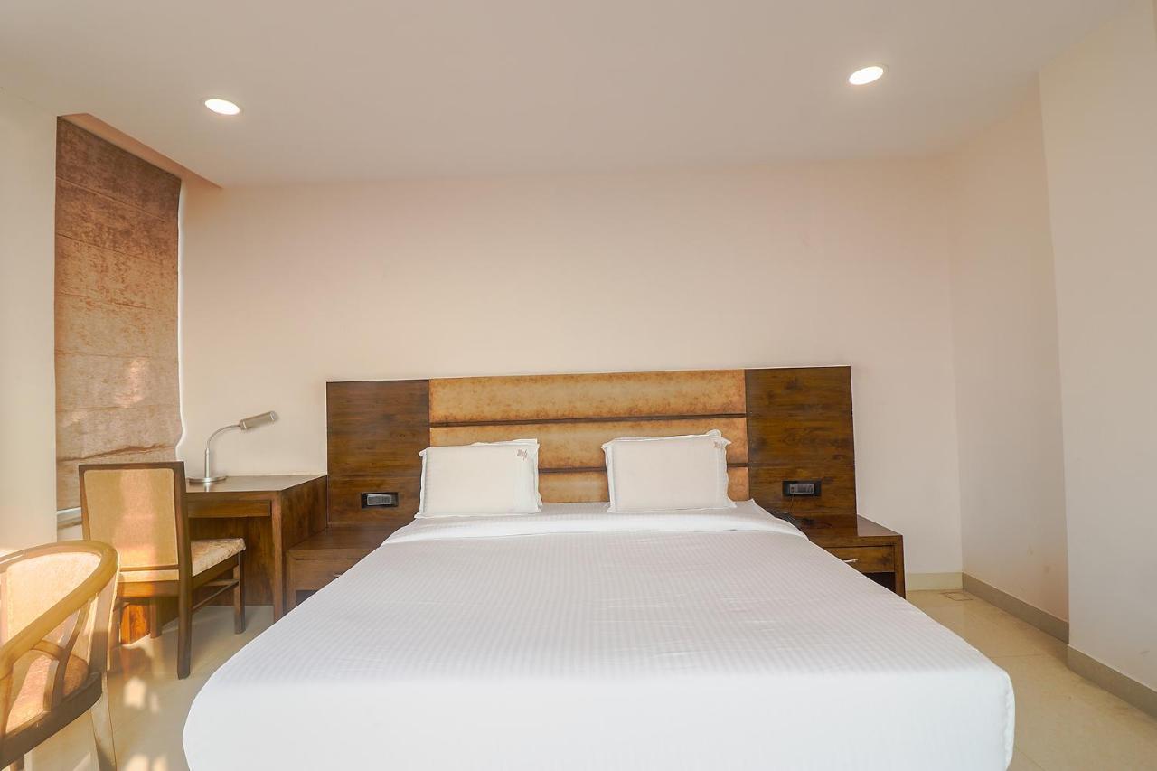 Fabhotel Mid Town Grand Panchkula Esterno foto