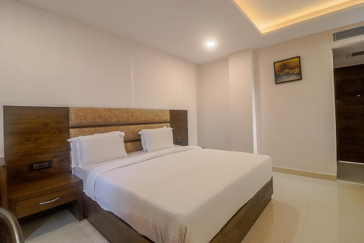 Fabhotel Mid Town Grand Panchkula Esterno foto