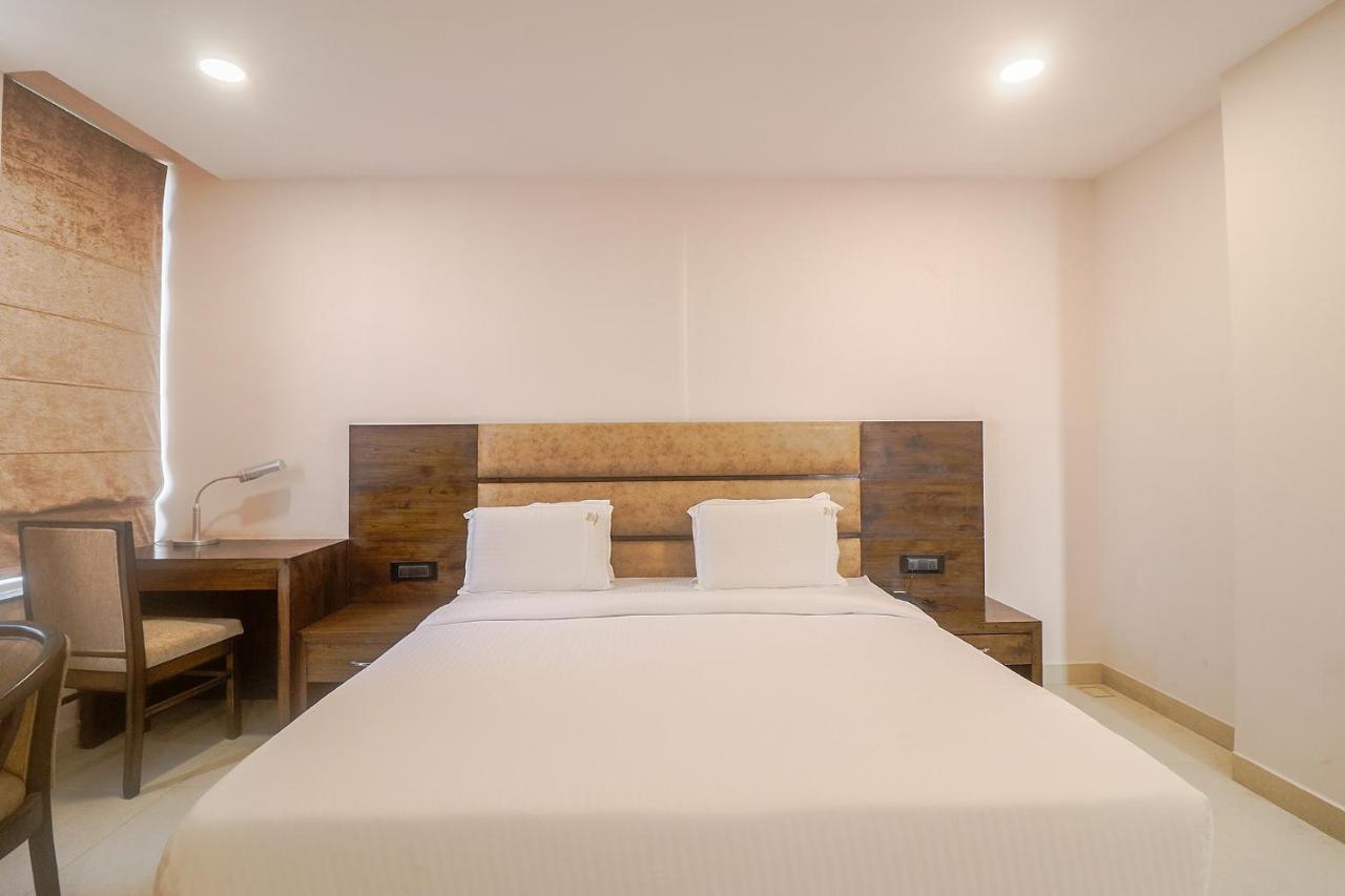 Fabhotel Mid Town Grand Panchkula Esterno foto