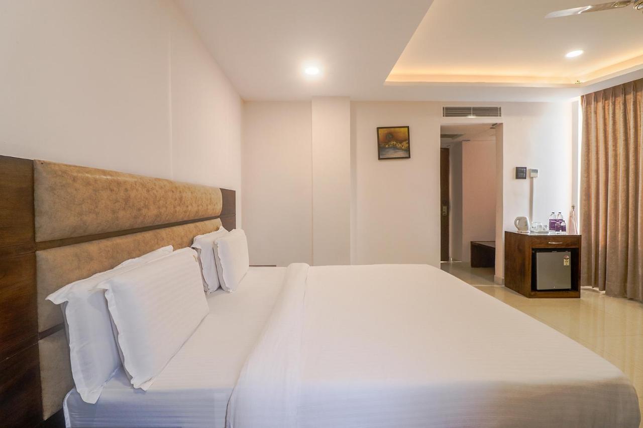 Fabhotel Mid Town Grand Panchkula Esterno foto