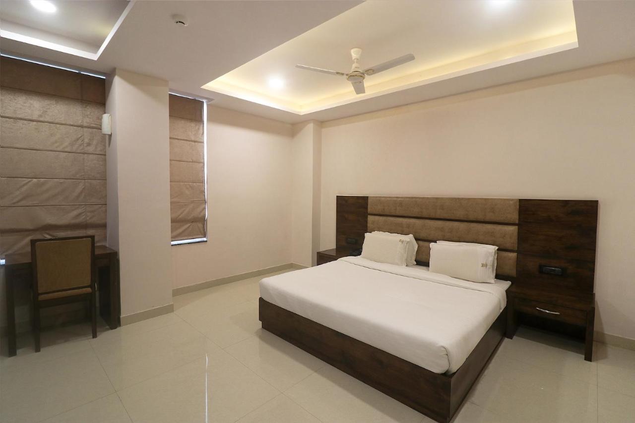 Fabhotel Mid Town Grand Panchkula Esterno foto