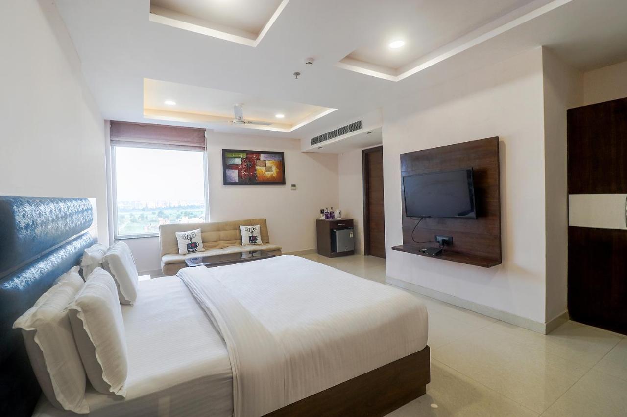 Fabhotel Mid Town Grand Panchkula Esterno foto