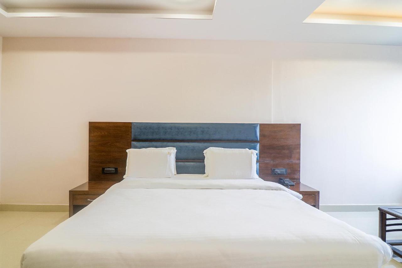 Fabhotel Mid Town Grand Panchkula Esterno foto