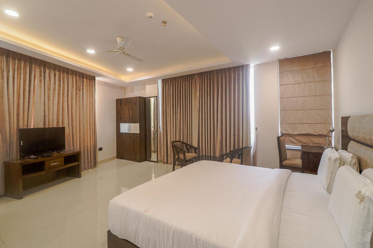 Fabhotel Mid Town Grand Panchkula Esterno foto