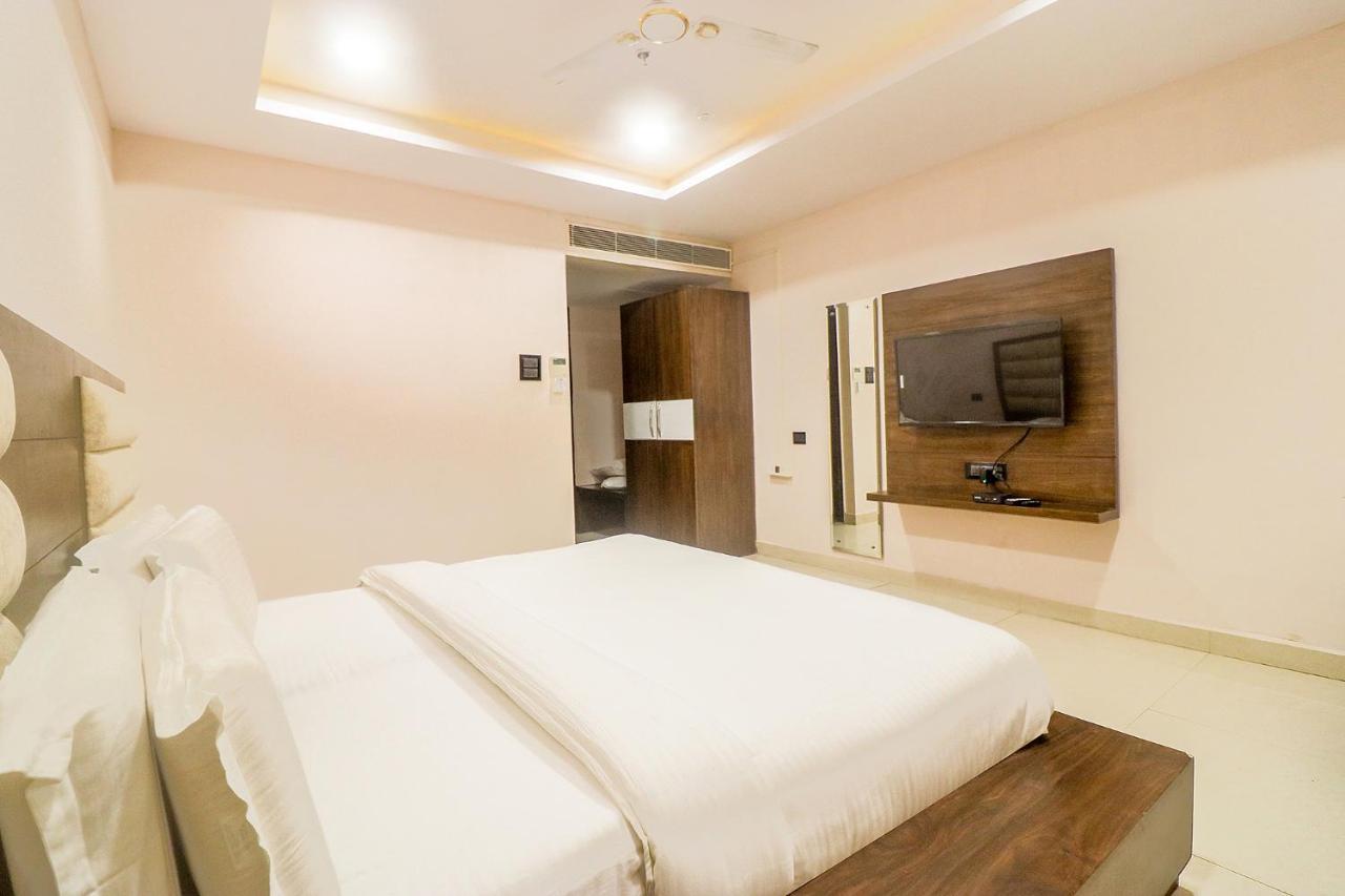Fabhotel Mid Town Grand Panchkula Esterno foto
