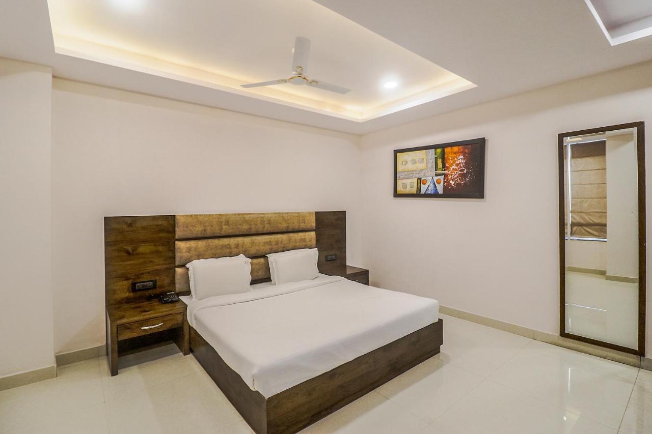 Fabhotel Mid Town Grand Panchkula Esterno foto
