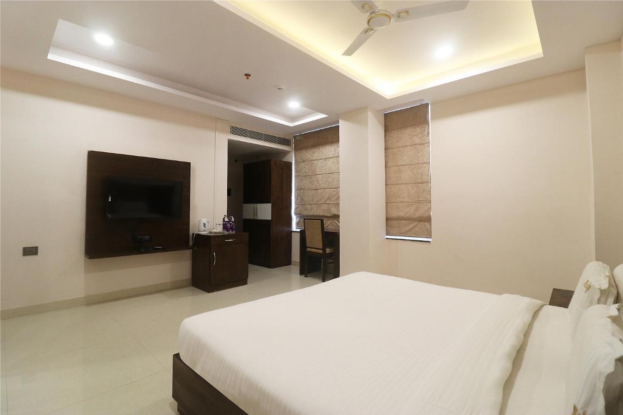Fabhotel Mid Town Grand Panchkula Esterno foto