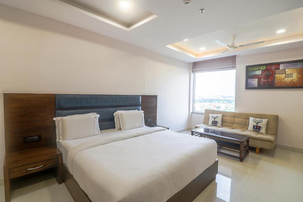 Fabhotel Mid Town Grand Panchkula Esterno foto