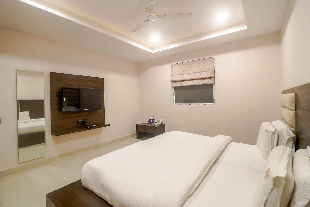 Fabhotel Mid Town Grand Panchkula Esterno foto