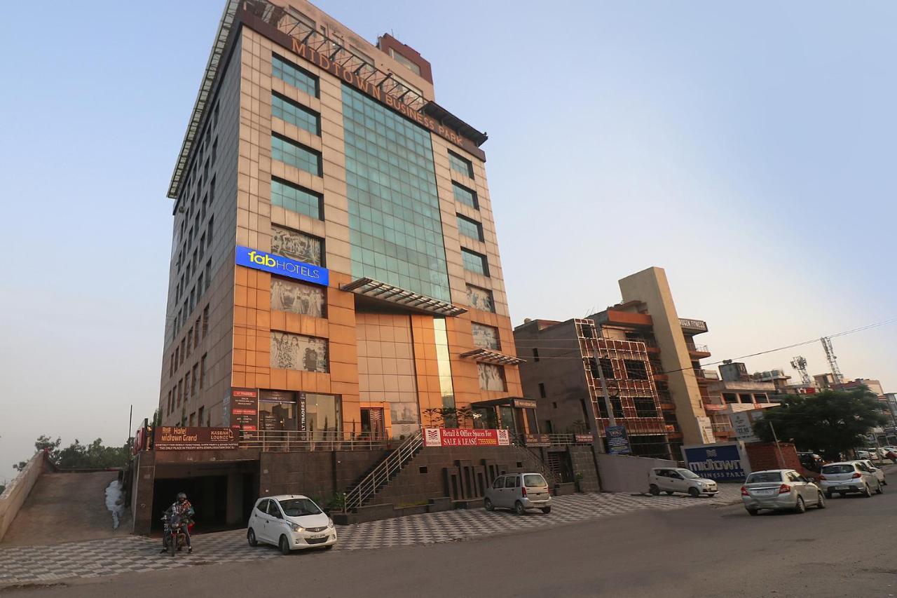 Fabhotel Mid Town Grand Panchkula Esterno foto