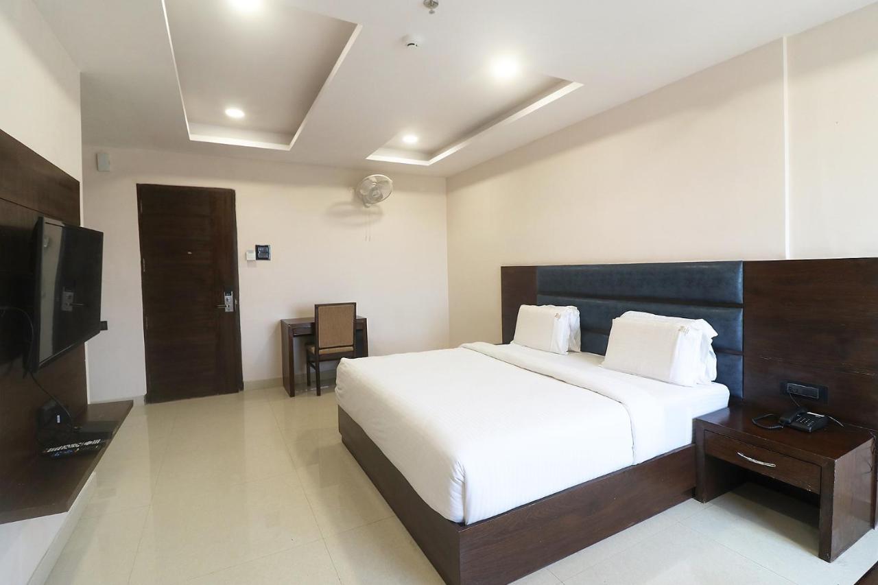 Fabhotel Mid Town Grand Panchkula Esterno foto
