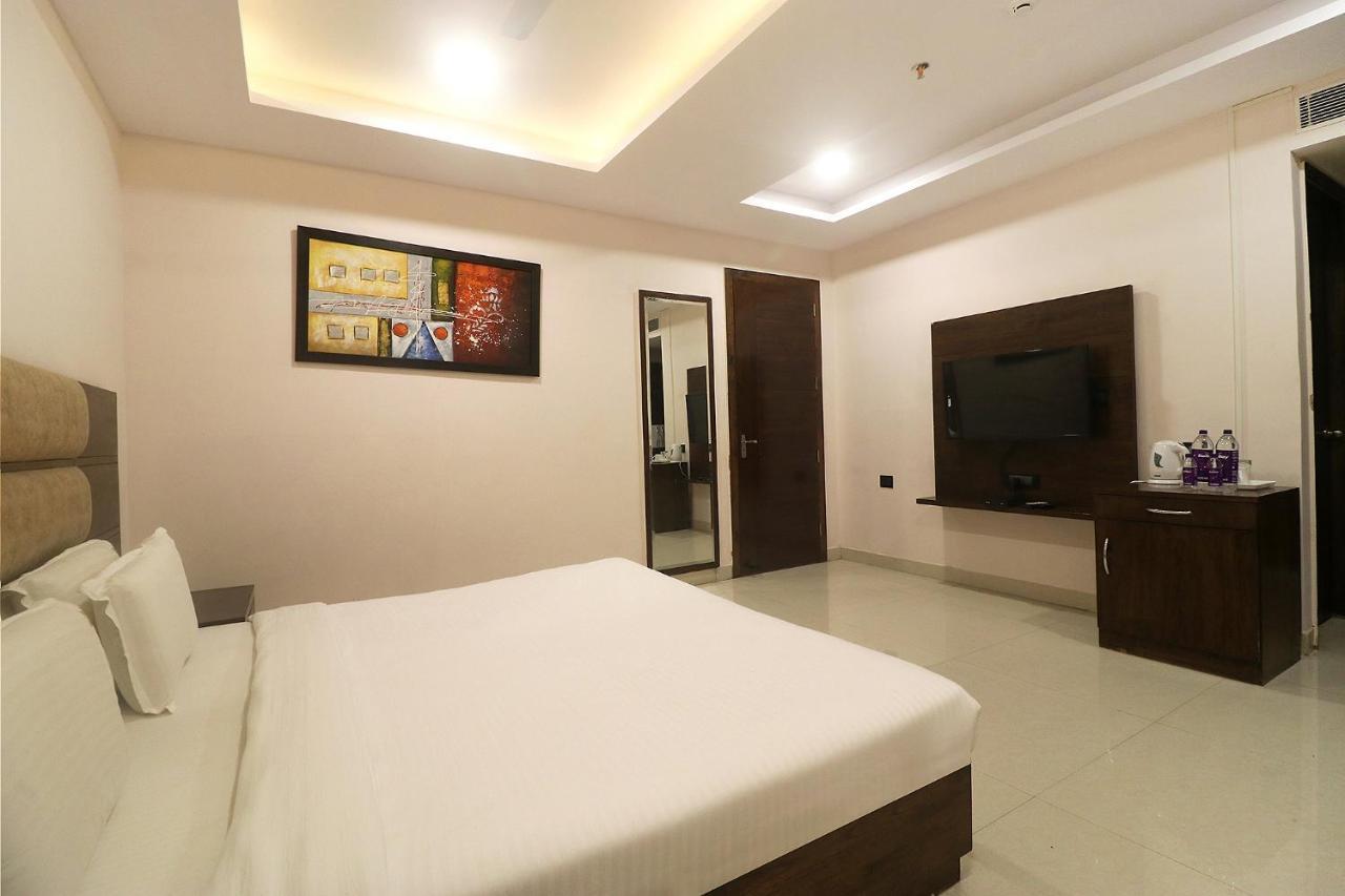 Fabhotel Mid Town Grand Panchkula Esterno foto