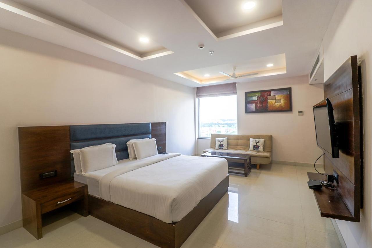 Fabhotel Mid Town Grand Panchkula Esterno foto